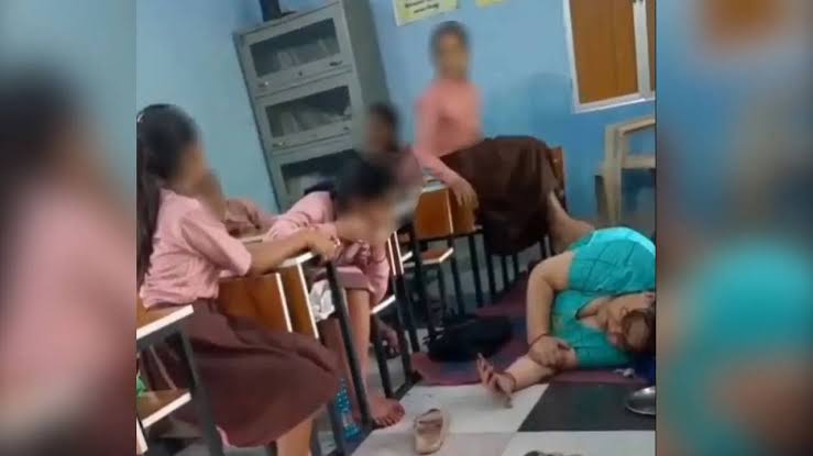 Chitrakoot Viral Video Link , Chitrakoot Spa Viral Videos